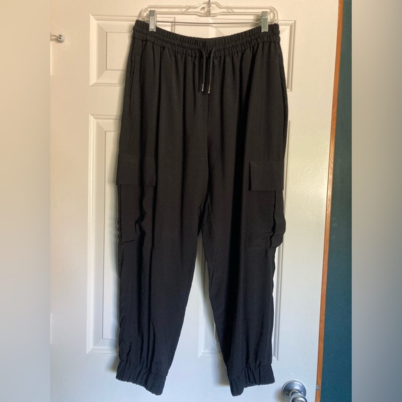EUC Zara Elastic Waist Cargo Pants- Medium - Picture 2 of 13